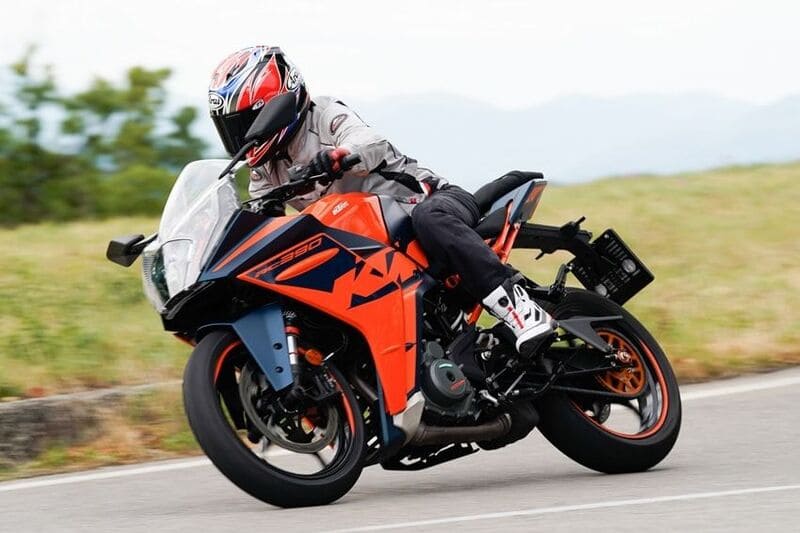 KTM RC390 2022 Detalhes e desempenho da super moto esportiva
